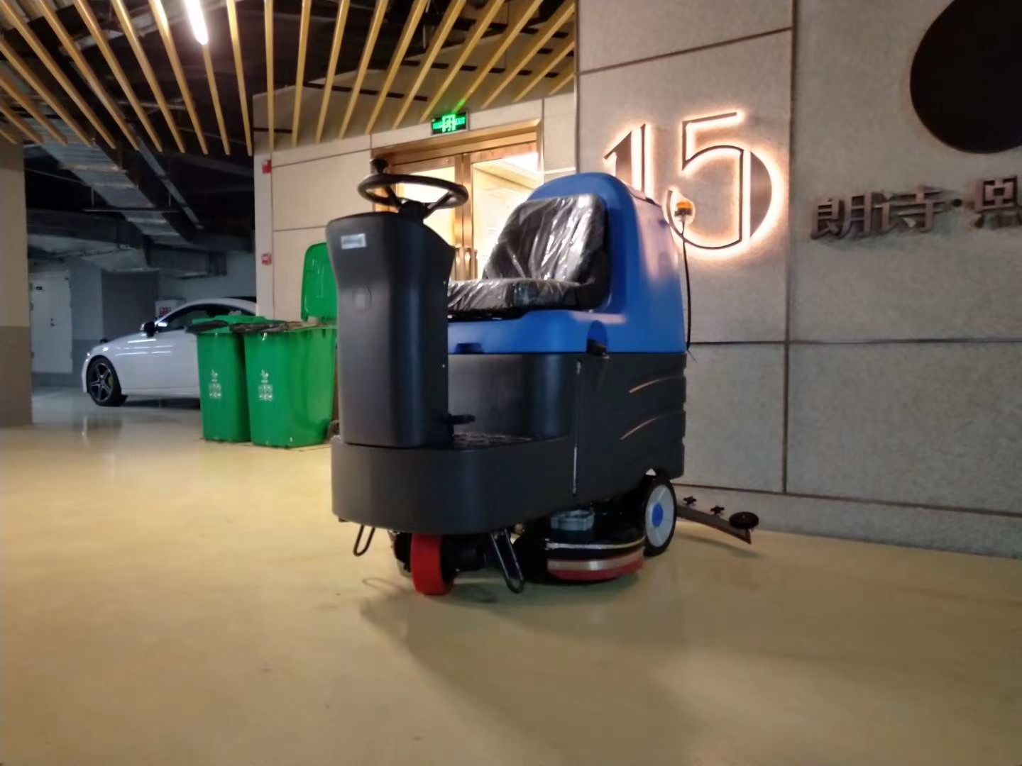如何正確維護(hù)保養(yǎng)洗地車？