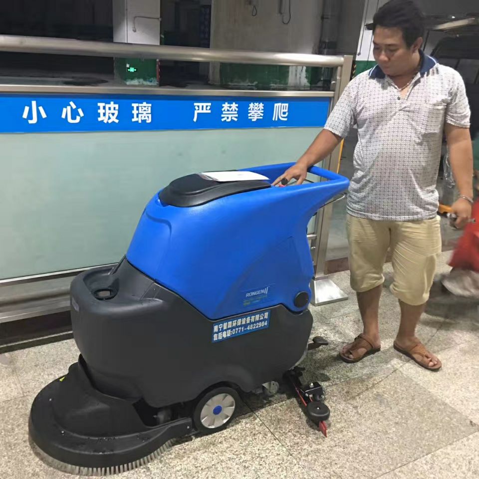 酒店，商場，超市該如何選擇全自動洗地機？