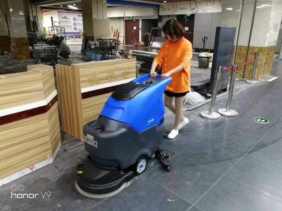 安徽容恩生產(chǎn)的全自動洗地機怎么樣？