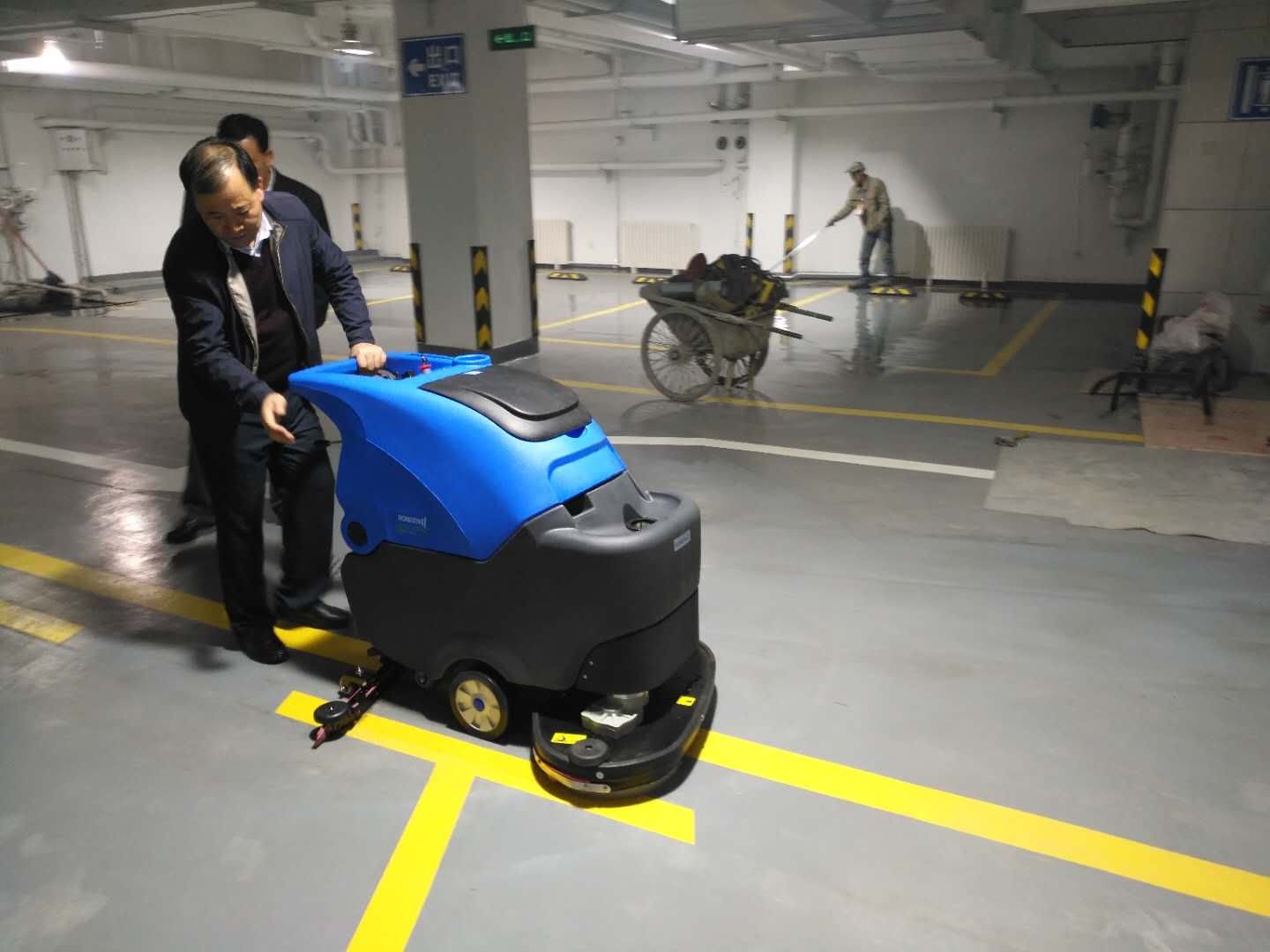 全自動洗地機為工廠清潔保駕護航！