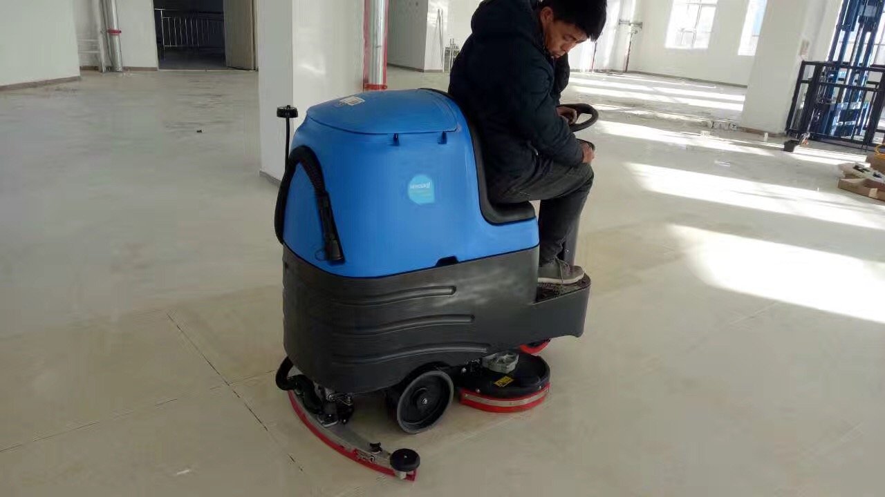 大超市的地面清洗為什么要用洗地機(jī)?