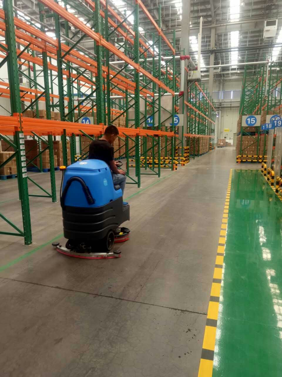 洗地機、掃地車，新一代--工廠保潔標配