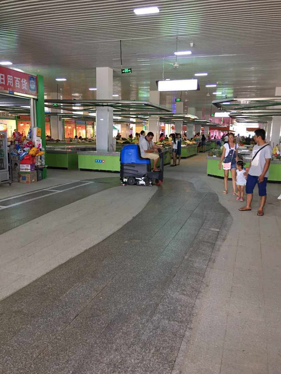 駕駛式洗地機的電瓶多長時間更換一次，大約多少錢？