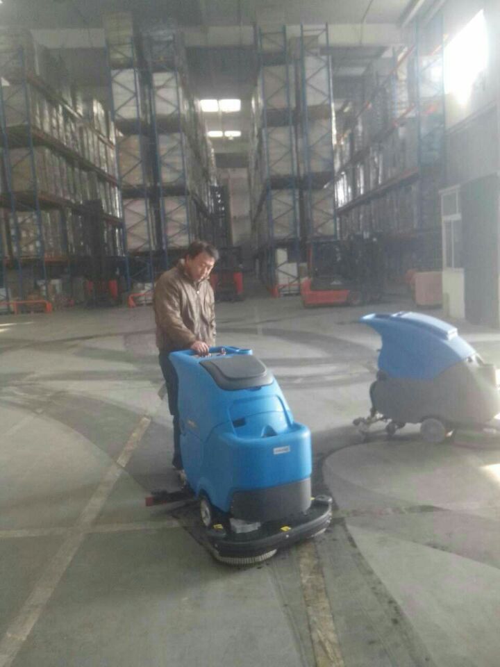 全自動(dòng)洗地機(jī)讓你不得不愛