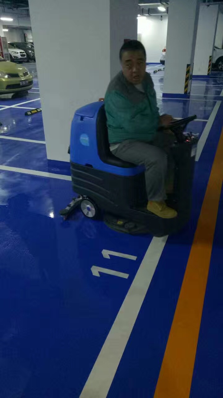 地下停車場(chǎng)為什么要用駕駛式洗地機(jī)？