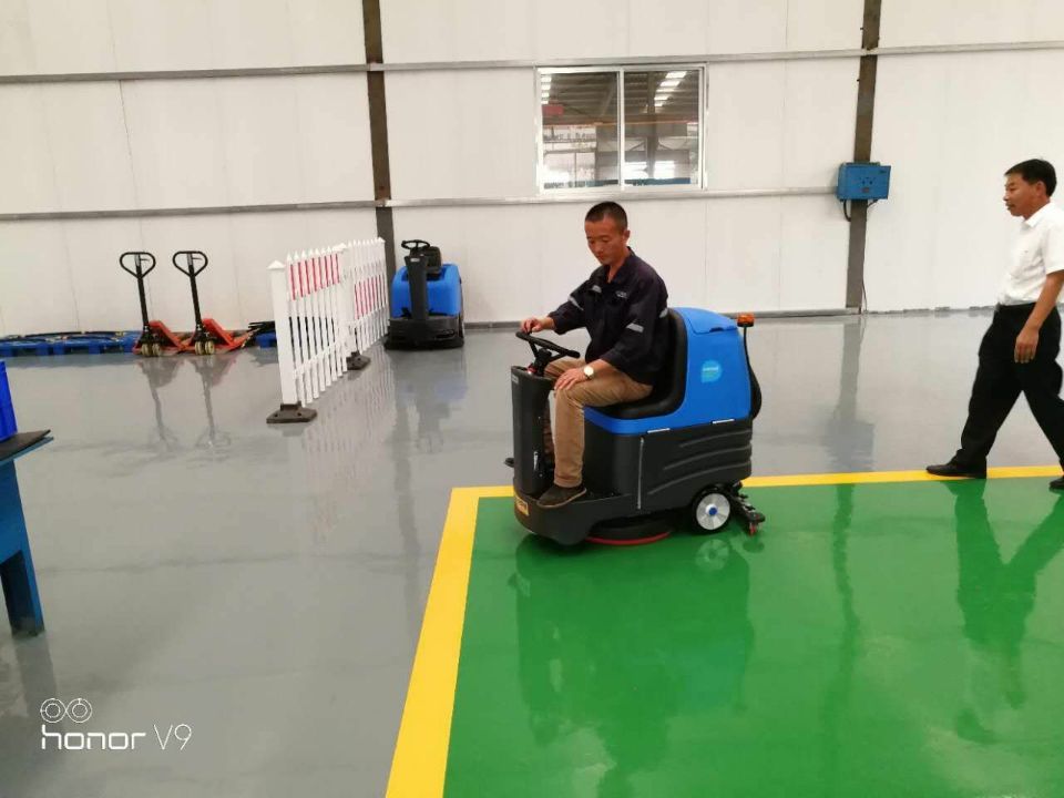 駕駛式洗地機(jī)在環(huán)境清潔中的獨具優(yōu)勢在哪里？