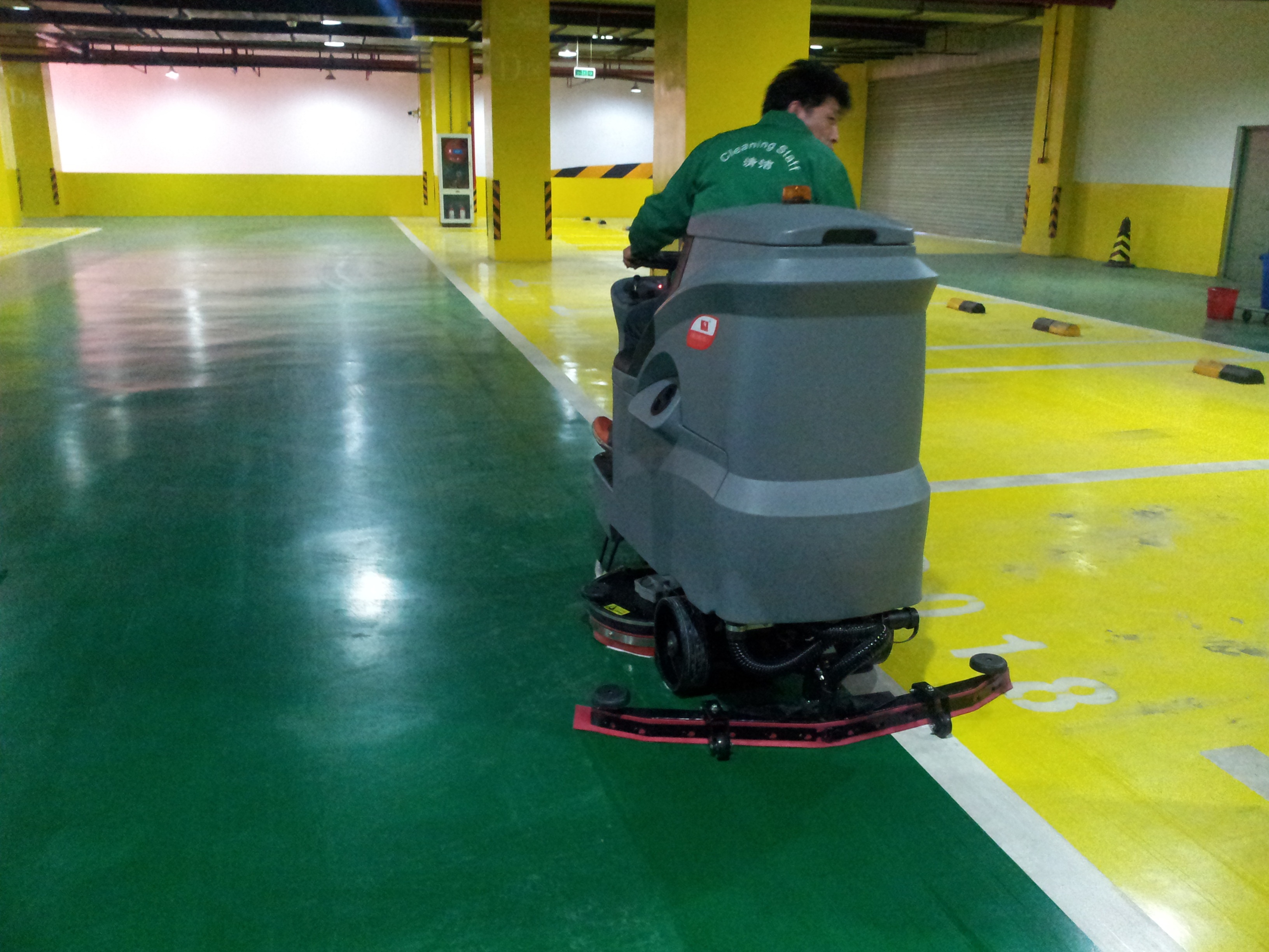 多功能洗地機(jī)的出現(xiàn)大力推動(dòng)清潔行業(yè)的發(fā)展