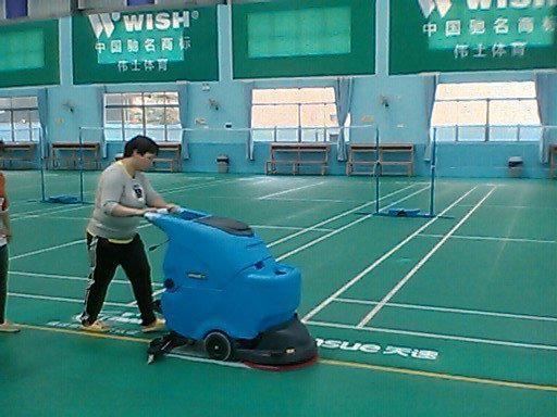 選擇優(yōu)質的手推式地機品牌