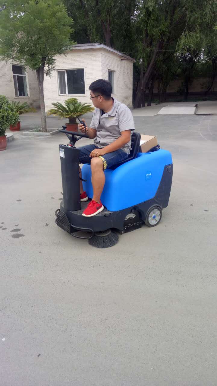 洗地機、掃地車，新一代--工廠保潔標配