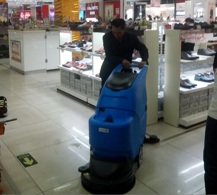 全自動洗地機，除了容恩清潔設(shè)備還有誰?