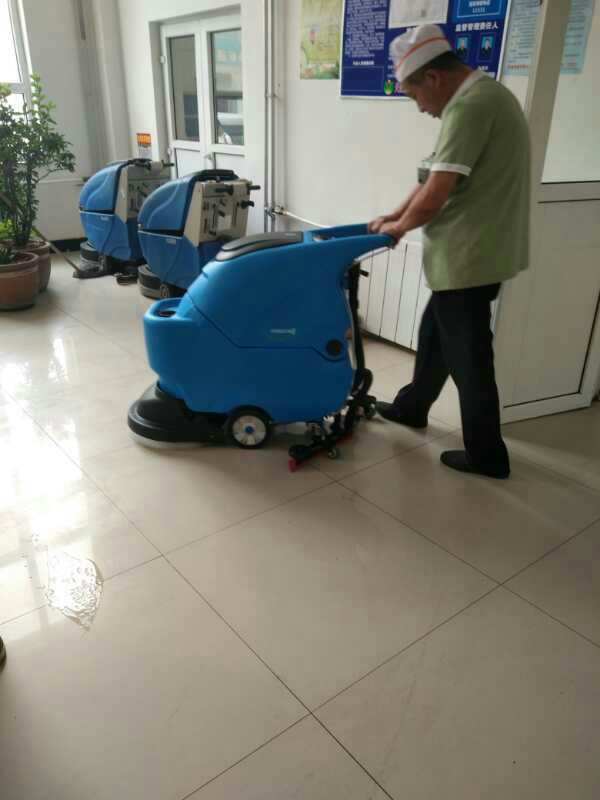 選擇容恩洗地機(jī)價(jià)格更合理